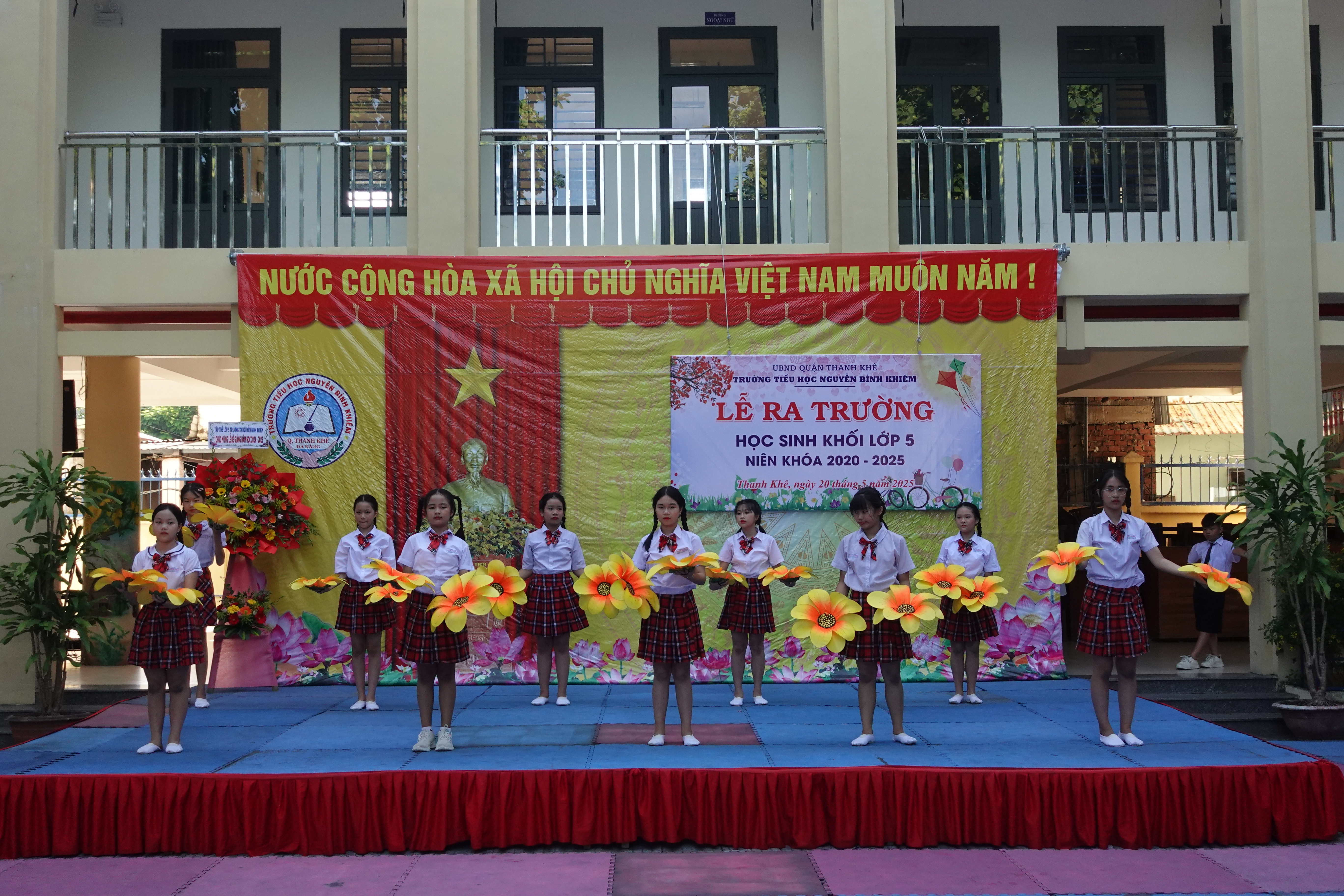 LỄ RA TRƯỜNG VÀ TRI ÂN THẦY CÔ CỦA HỌC SINH LỚP 5 NIÊN KHOÁ 2020 – 2025