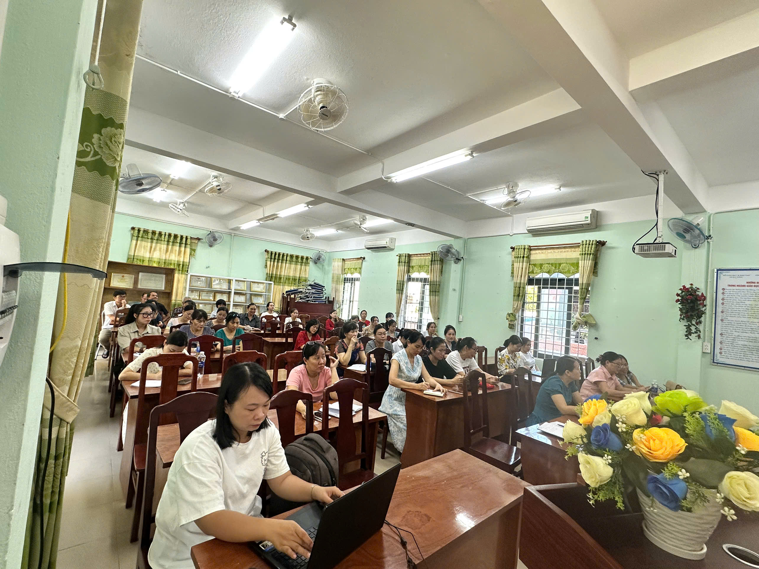 Tập huấn về Khung năng lực số cho học sinh tiểu học